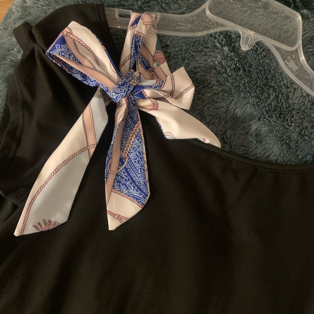 Silky Tie top black